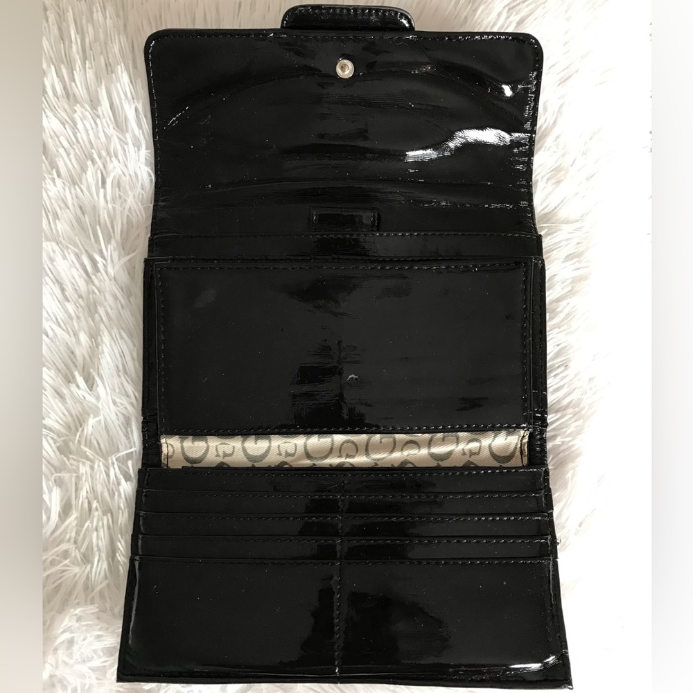 Guess Tri-Fold Wallet - Picture 4 of 7